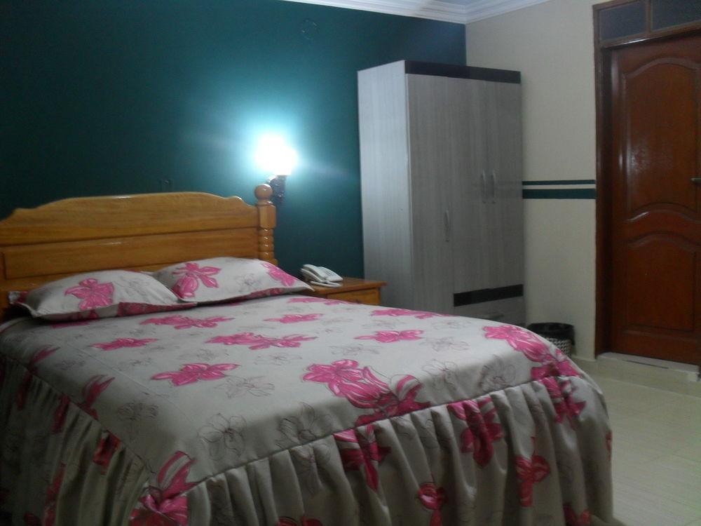 Hostal Corona Blanca Sucre Ngoại thất bức ảnh